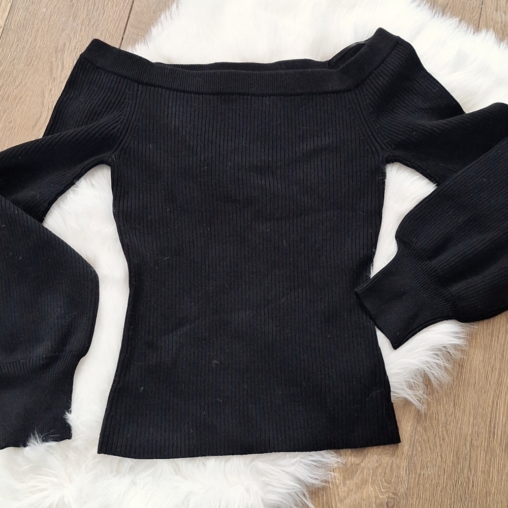 Michael Kors black Italian Yarn sweater Large. NWT